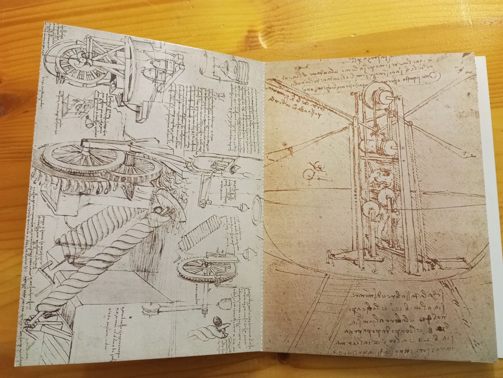 Cartoline postali: Cartes postales "Macchine" de Léonardo  – Usato da Fribourg venduto da BOOK_IN 2