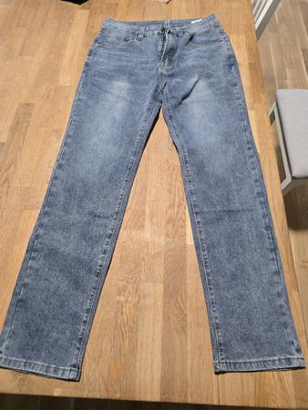 Herrenjeans Grösse M Neu