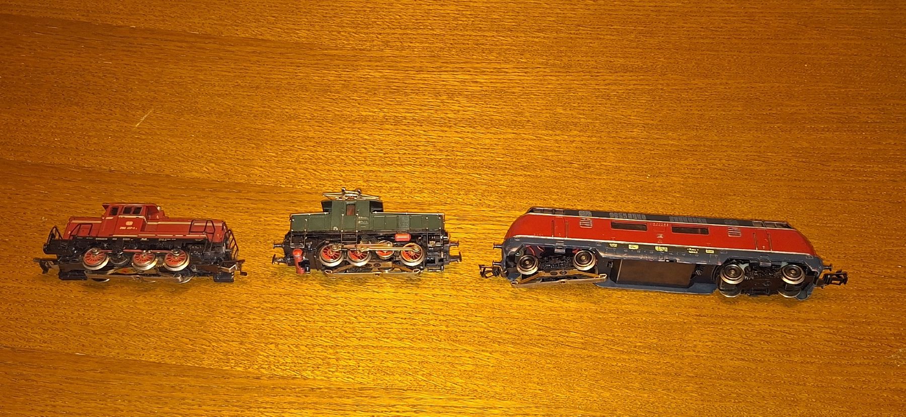 Märklin Modelleisenbahnen: Märklin H0 AC 3 Loks V200, E63, BR 260. Loks Fahren. – Gebraucht aus Pfäffikon ZH von gub_2j76 3