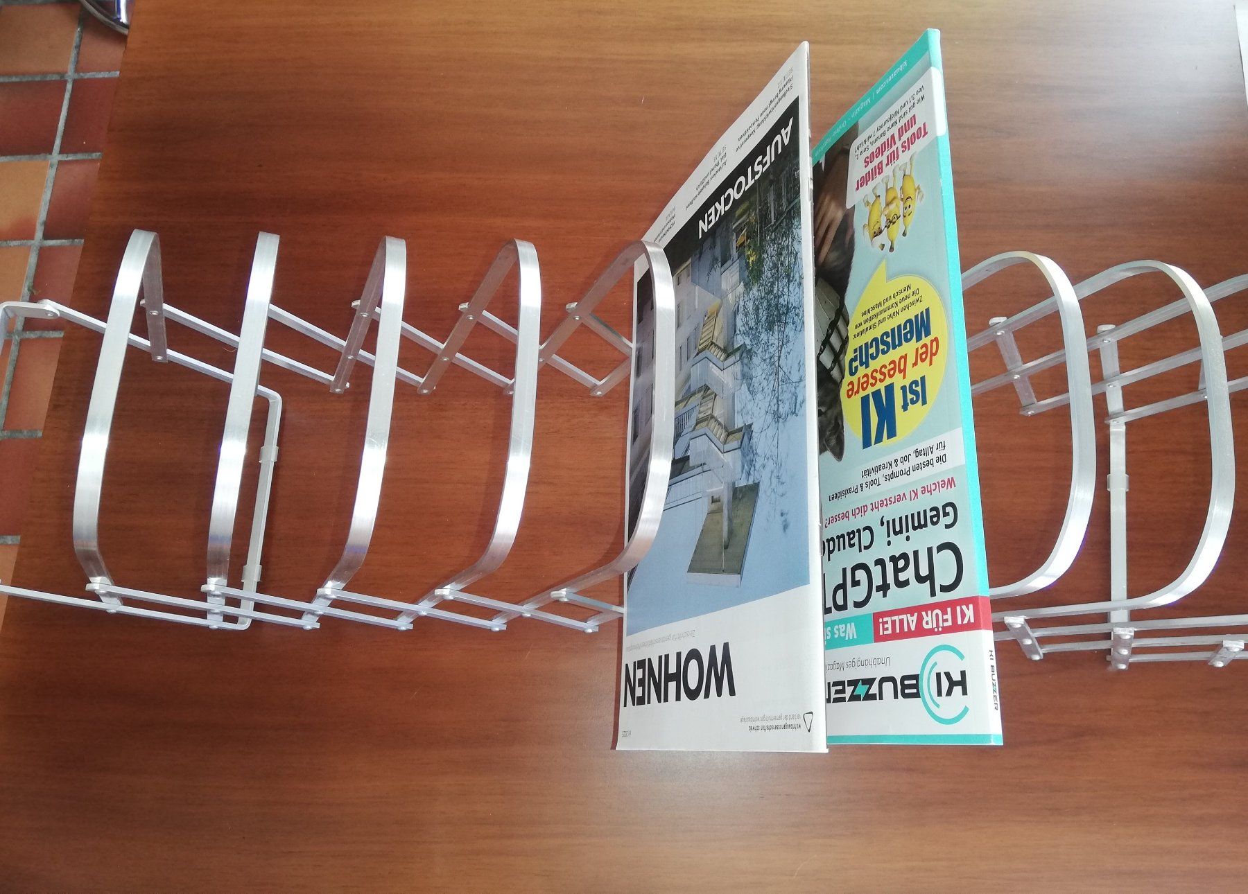 Sonstiges für Haushalt & Wohnen: Zeitungsständer Collator grössenverstellbar – Gebraucht aus Zürich von Palmlaub