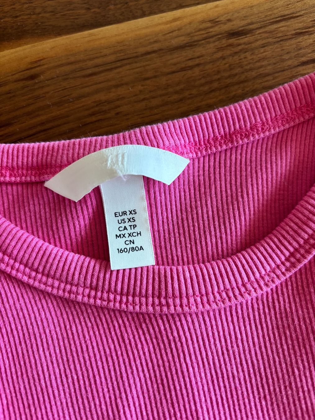 H&M Top: H&M Tanktop / XS / Fuchsia – Usato da Winkel venduto da masrisa 2