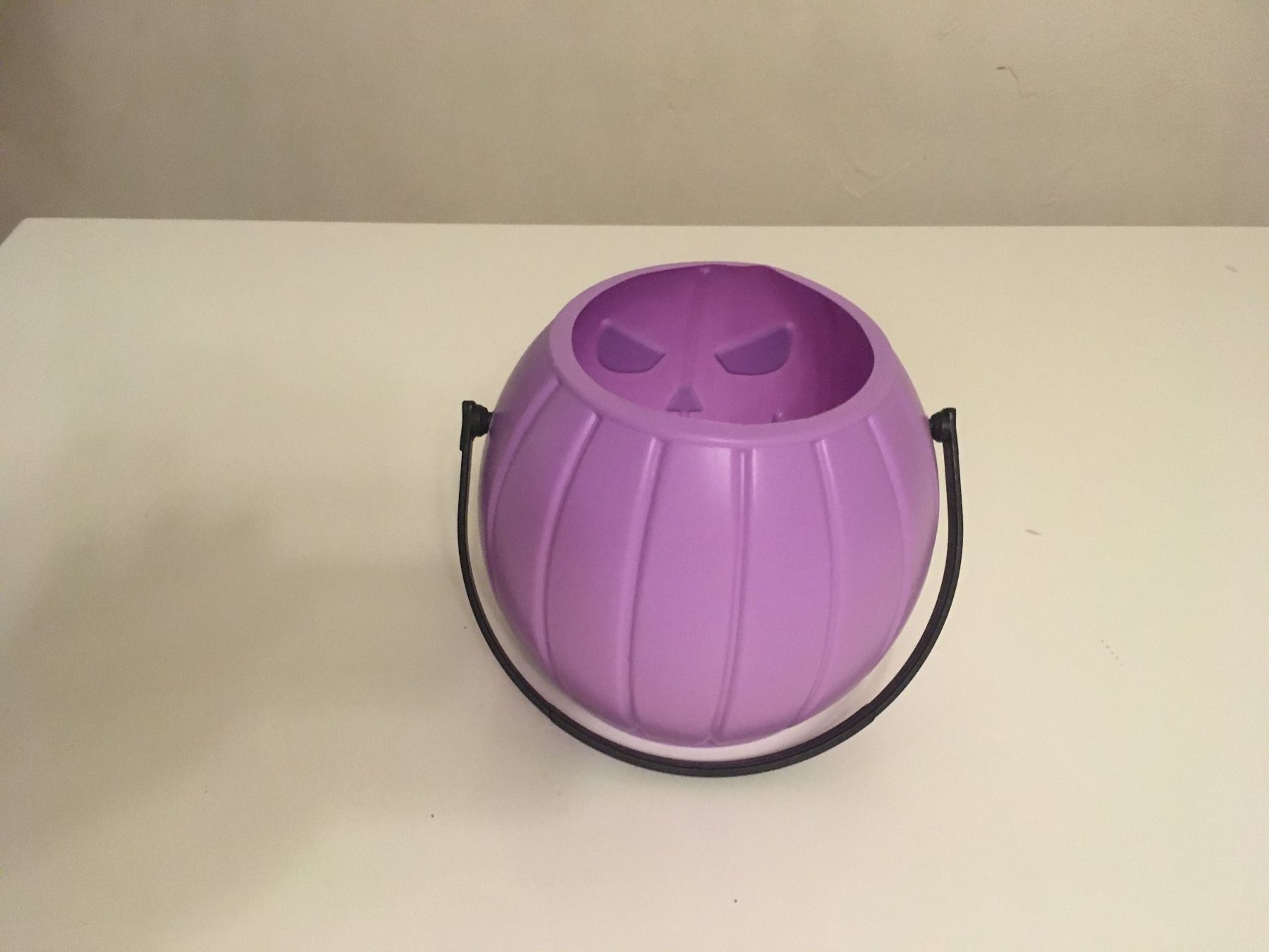 H&M Tutte le decorazioni: Halloween bucket for sweets - Purple - NEW – Nuovo e nell'imballaggio originale da Le Noirmont venduto da bouboun21 1
