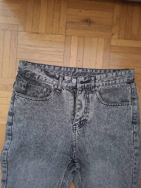 Jeans: Graue Flared Jeans – Gebraucht aus Wetzikon ZH von cet_6fbf 1