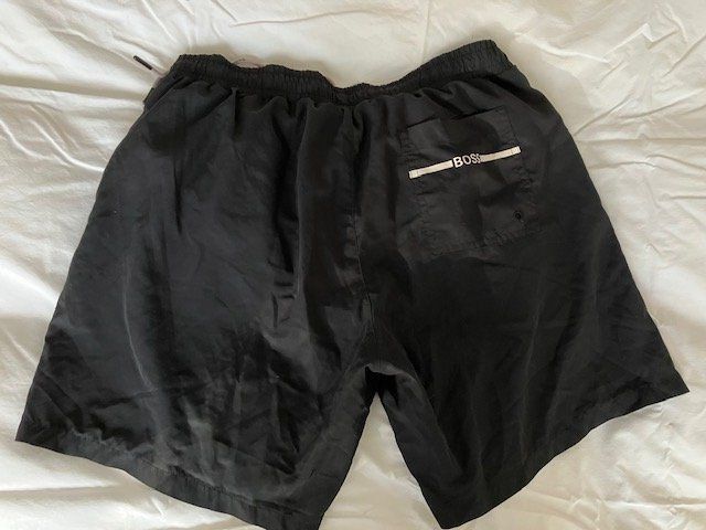 Hugo Boss Pantaloni: Short  BOSS noir T M – Usato da Marin-Epagnier venduto da rchouchouu 1