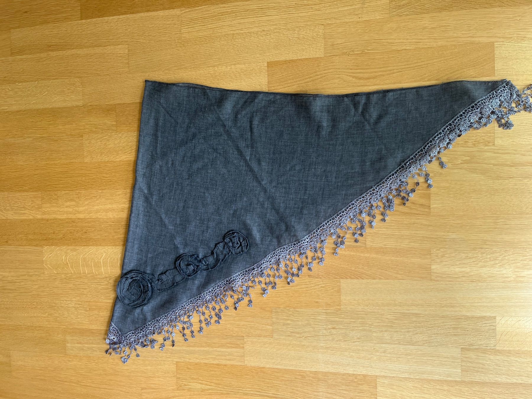 Foulards, Tücher & Schals: Foulard triangle – Neu (gemäss Beschreibung) aus Neuchâtel von Ariane_vn00