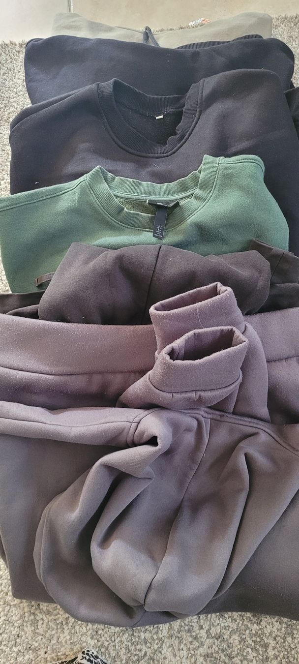 Lotti di vestiti: Pulls sweat over size M/L – Usato da Farvagny-le-Grand venduto da Nayanis