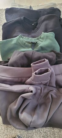 Pulls sweat over size M/L