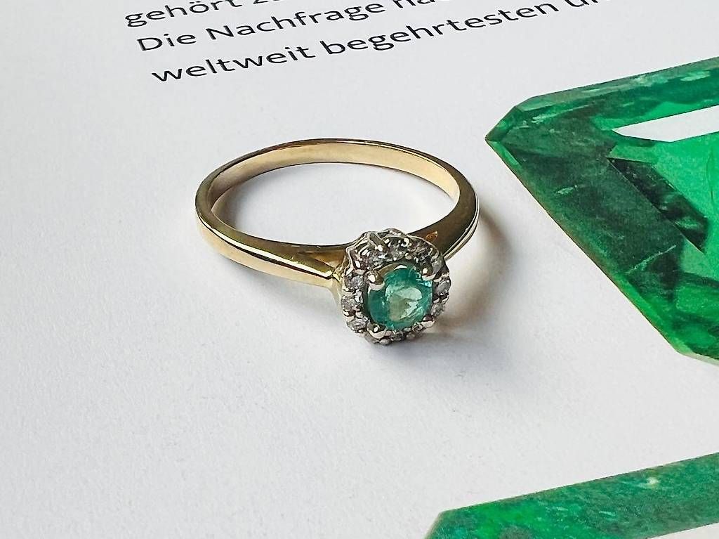 Anelli: Goldring mit Smaragd und 12 Diamanten. – Usato da Thalwil venduto da han_2b8c 2
