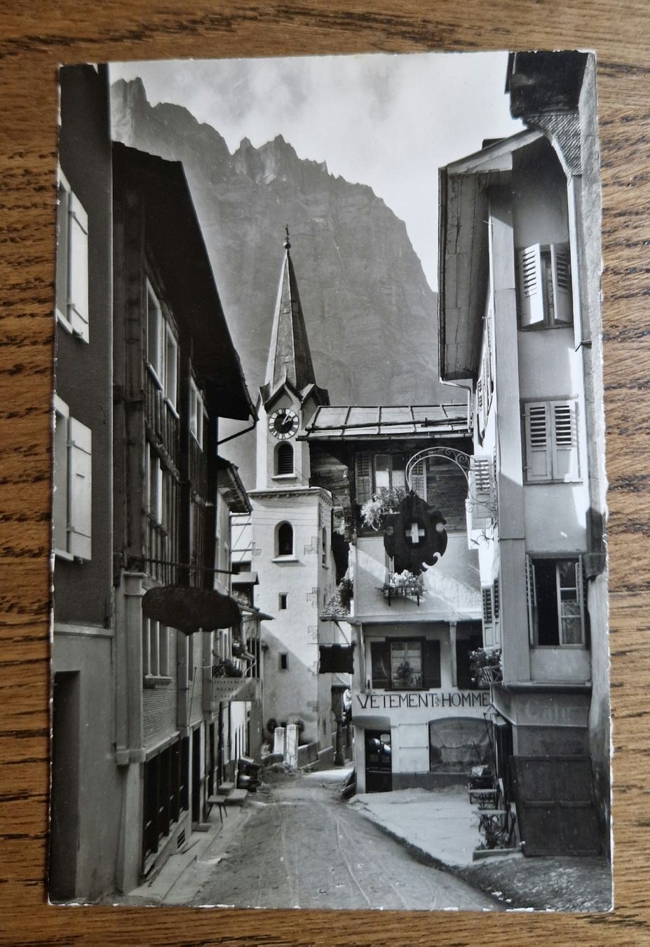Cartoline postali: Leukerbad, Kirchgasse  – Usato da Ebikon venduto da Donar50