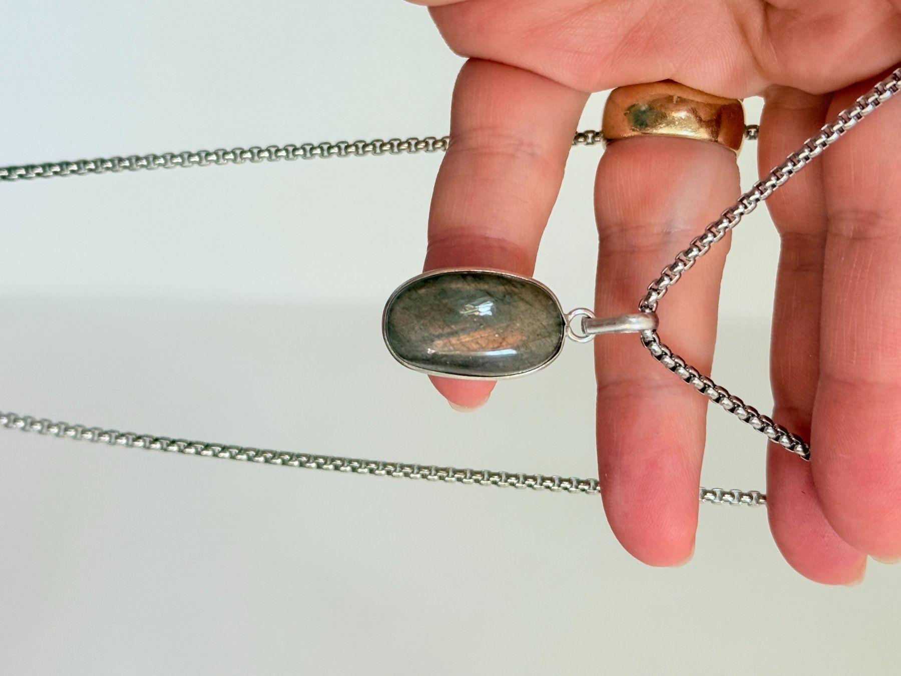 Ketten: Labradorite necklace – Neu und originalverpackt aus Genève von AGBERG 9