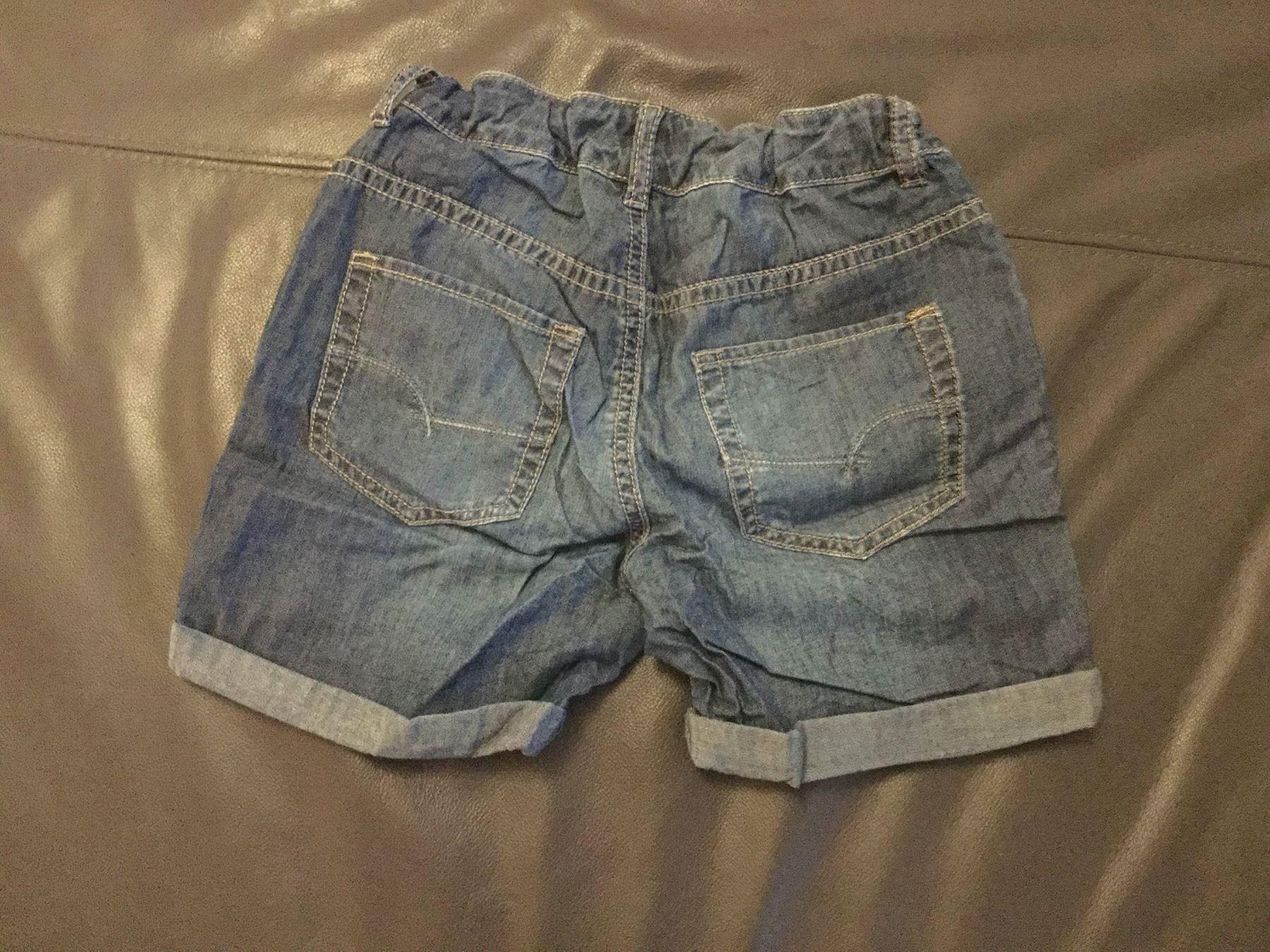 Benetton Pantaloni: lässige Shorts Benetton – Usato da Horw venduto da Benny017 1