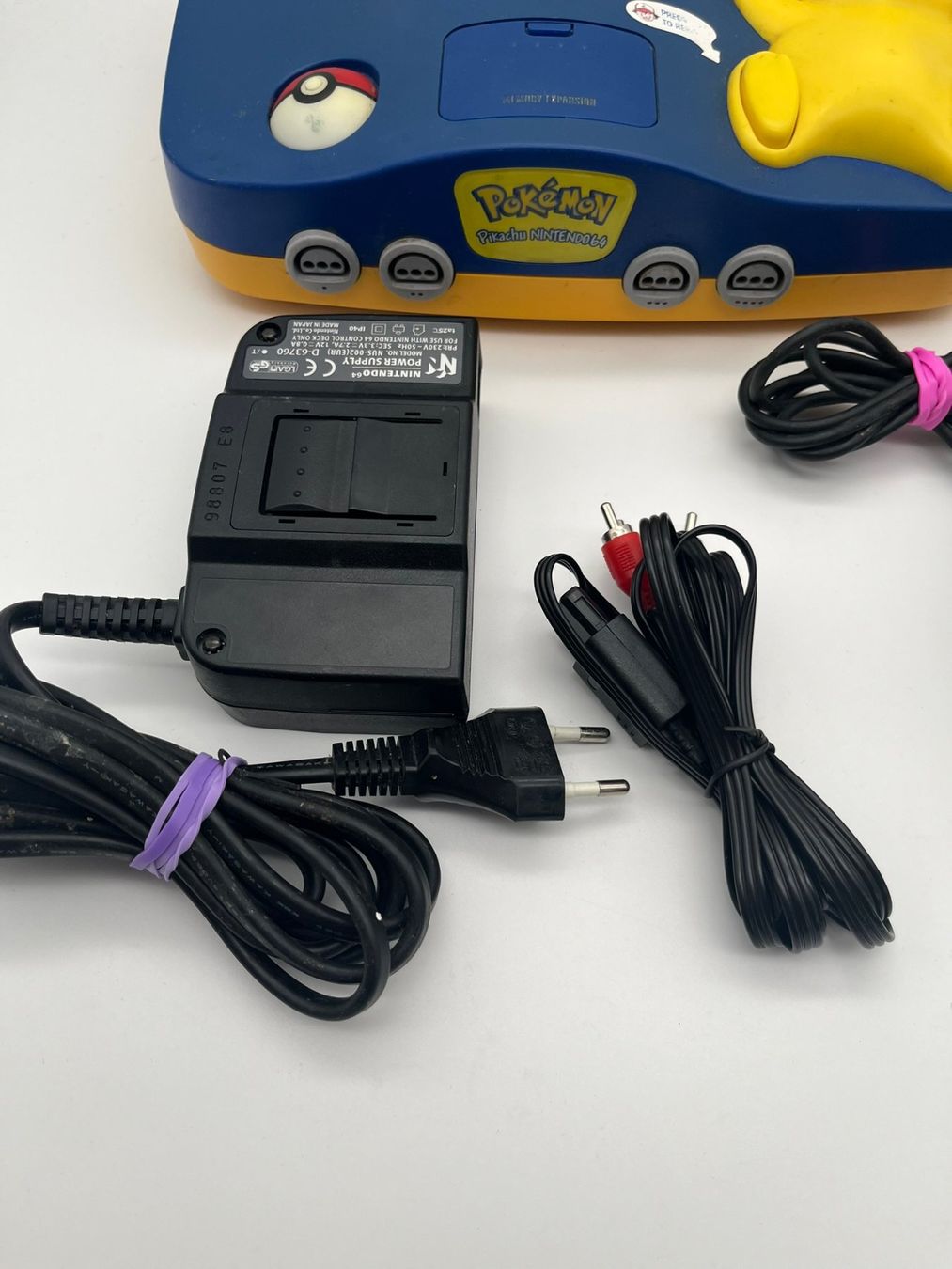 Nintendo Konsolen: Nintendo 64 Pikachu Special Edition + Controller N64 Pokemon – Gebraucht aus St. Gallen von  8
