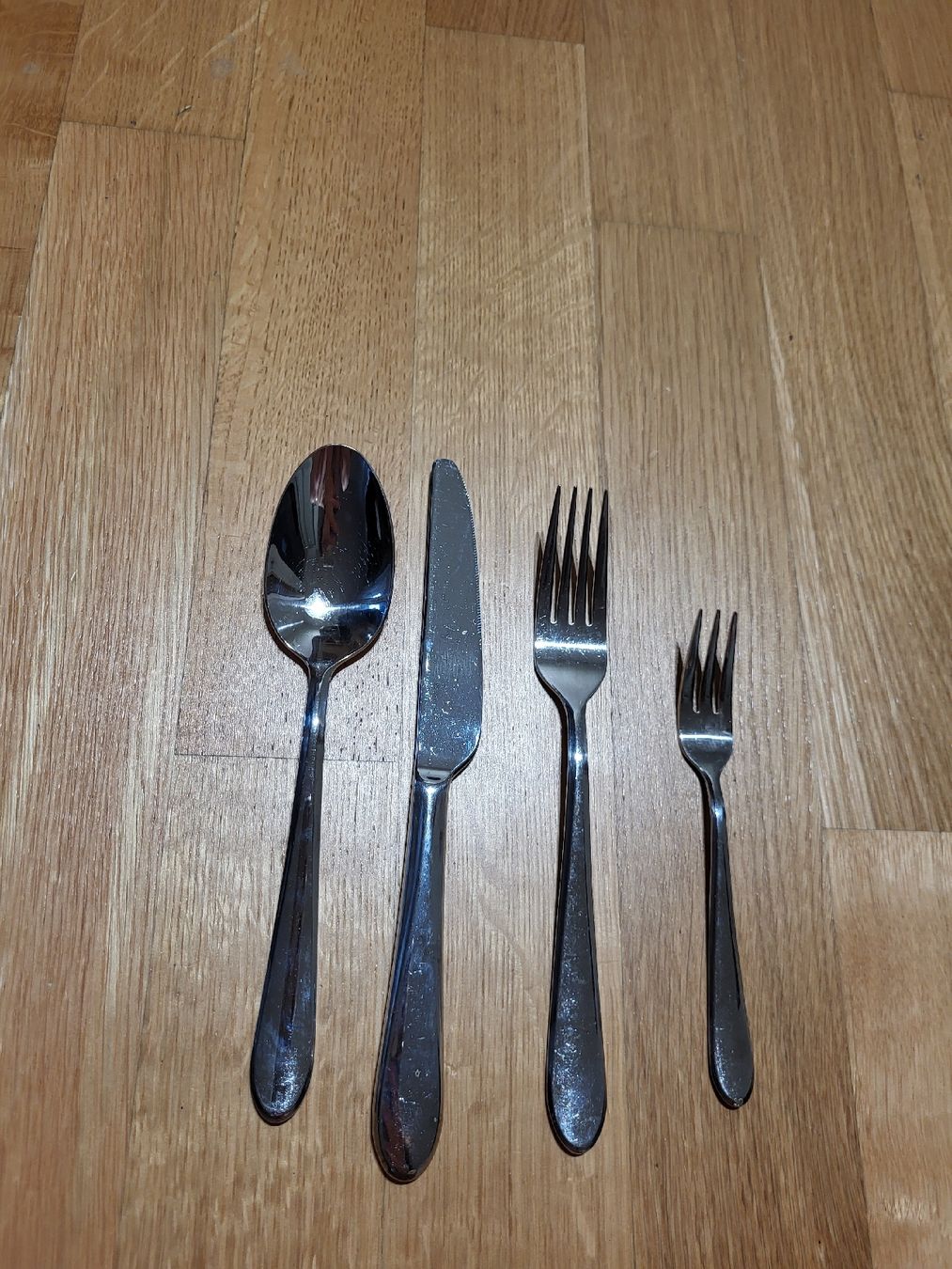 Set di posate: Edles Besteckset 20-teilig – Usato da Muttenz venduto da Sabe2106