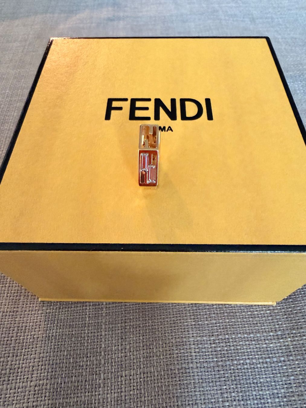 Fendi Orecchini pendenti & Orecchini a lobo: Fendi Earcuff, Monoohrring, Ohrring – Nuovo e nell'imballaggio originale da Zollikofen venduto da Danijela1983 1