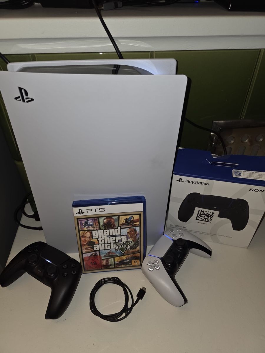 Sony Console: PS5 Disc Edition - zwei Controller & GTA 5 – Usato da Geroldswil venduto da katiisha