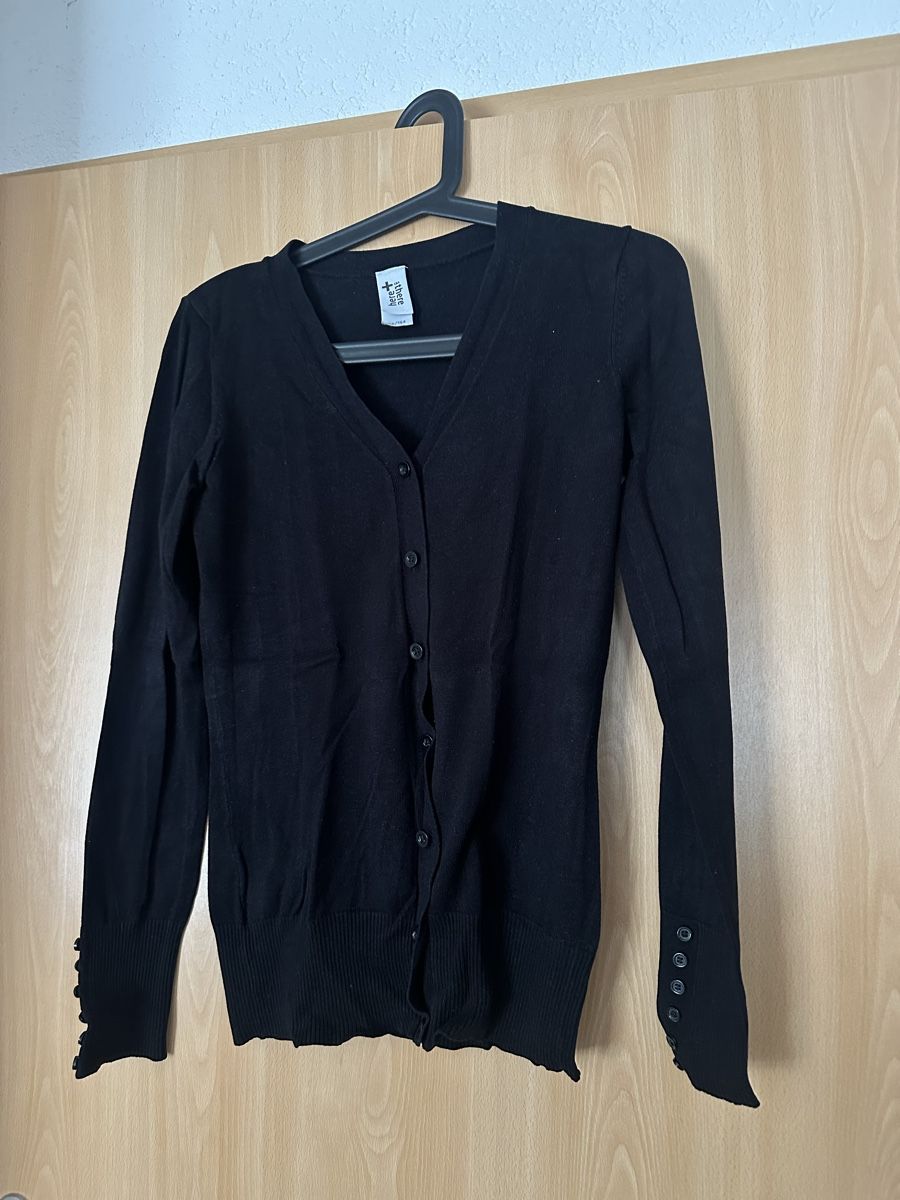 C&A Bolero: Schwarze Strickjacke mit Knöpfen Gr. S – Nuovo (secondo la descrizione) da Zollikofen venduto da Akshy 2