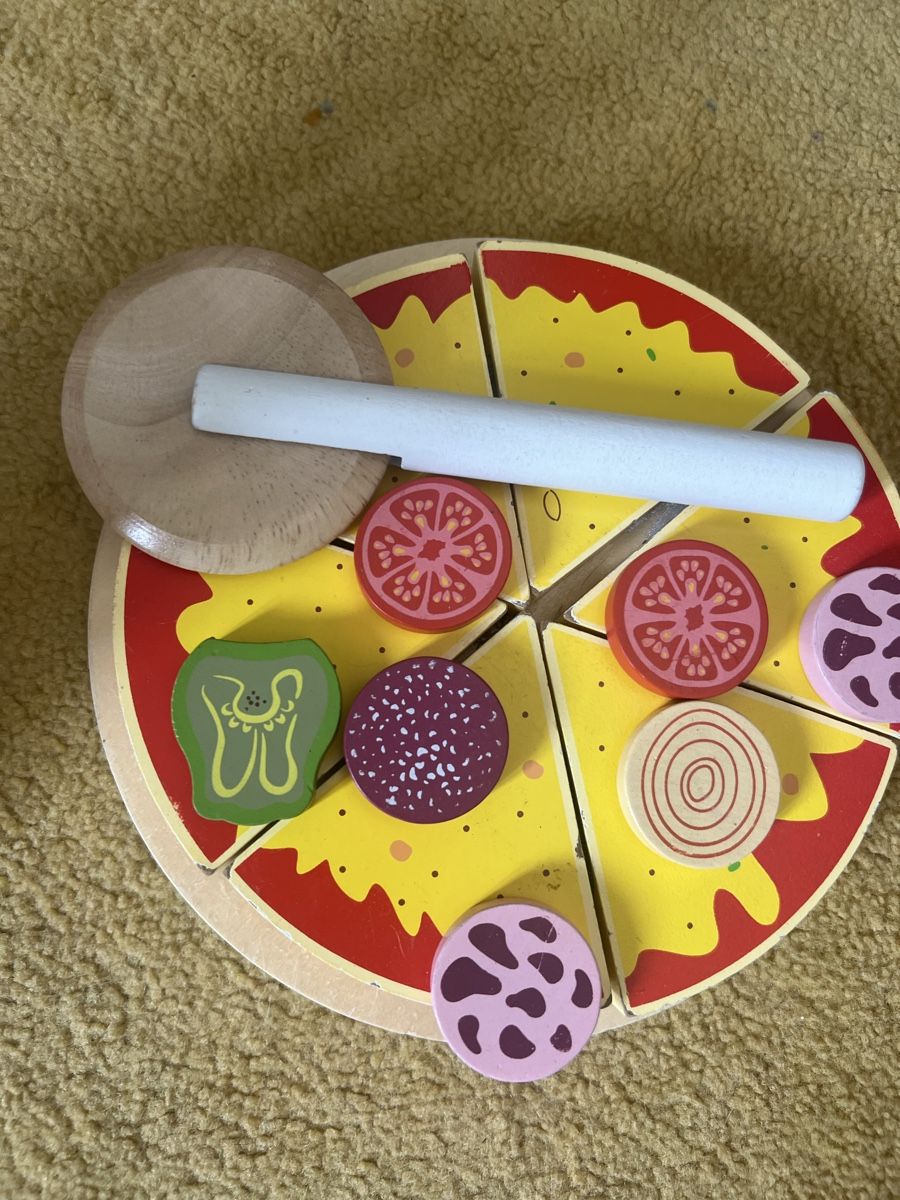 Spielzeuge: Gut erhaltene Kinderküche aus Holz – Gebraucht aus Oberhofen Thun'see von Ji0 6
