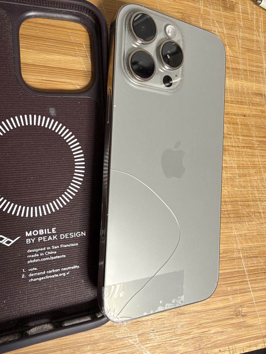 Apple Telefoni cellulari / Smartphones: iPhone 16 pro max Titanium 256GB – Usato da Biel/Bienne venduto da Uezguer1 2