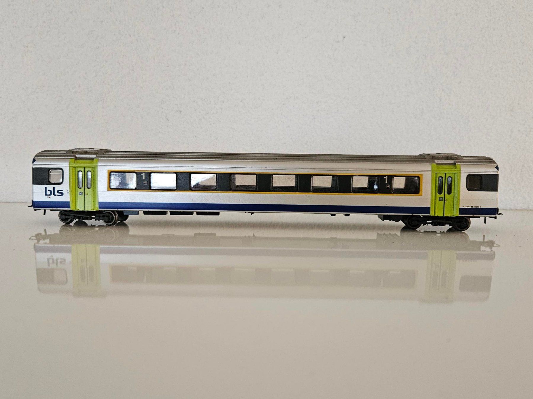 Liliput Modellini di ferrovie: Liliput BLS EW III - A / 1.Klasse – Usato da Ins venduto da oebb1044 3