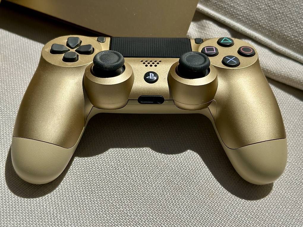 Konsolen: Goldene PlayStation 4 Slim , 2 Controller  – Gebraucht aus Untereggen von ggu_6lfc 2