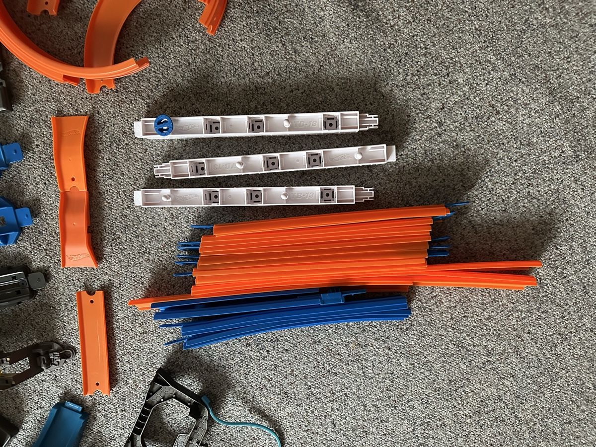 Hot Wheels Piste: Hot Wheels Track Builder System 35+ Teile Konvolut – Usato da Laufenburg venduto da Mactso 4