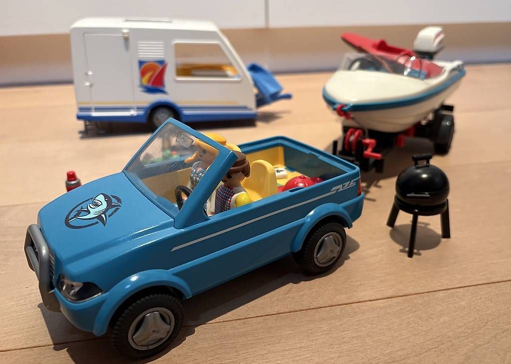 Playmobil Spielzeuge: Playmobil Camping Auto Wohnwagen Boot Anhänger – Gebraucht aus Domat/Ems von lavendel22 1