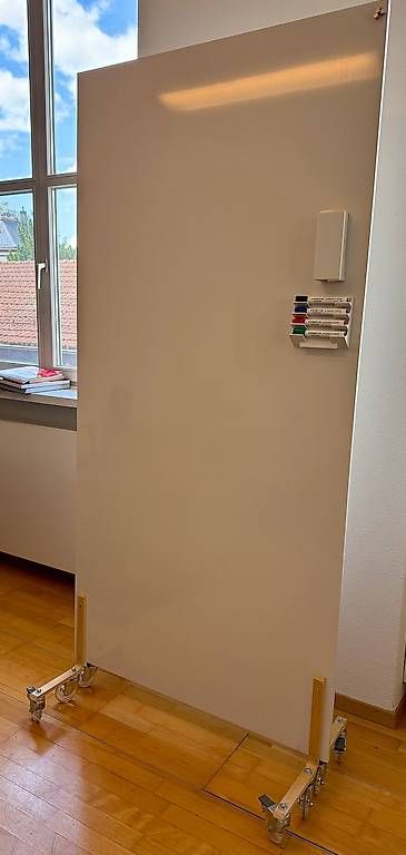 Wandtafeln: Mobiles, freistehendes Whiteboard, magnetisch, doppelseitig – Gebraucht aus Zürich von adr_j9t2 1