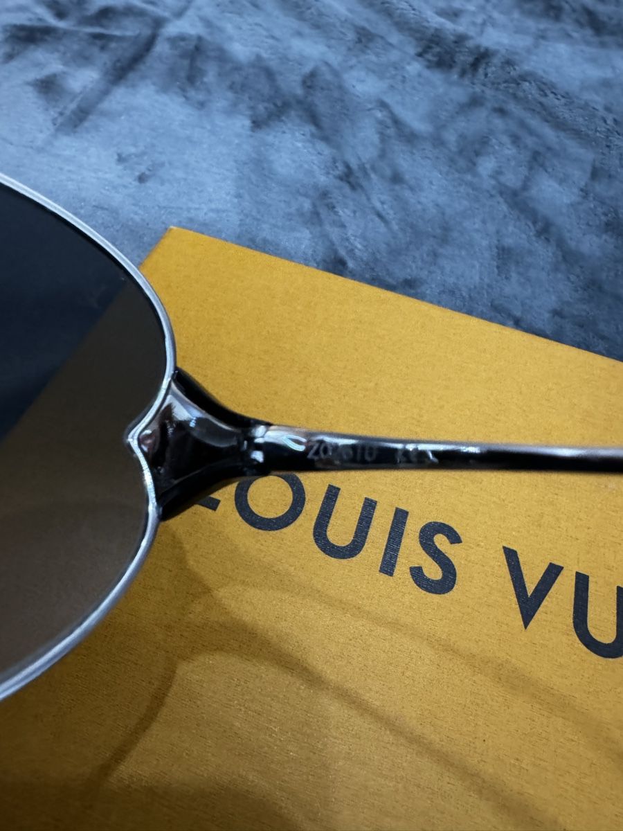 Louis Vuitton Brillen & Gläser: Louis Vuitton Sonnenbrille original – Gebraucht aus Zürich von Privat4444 4