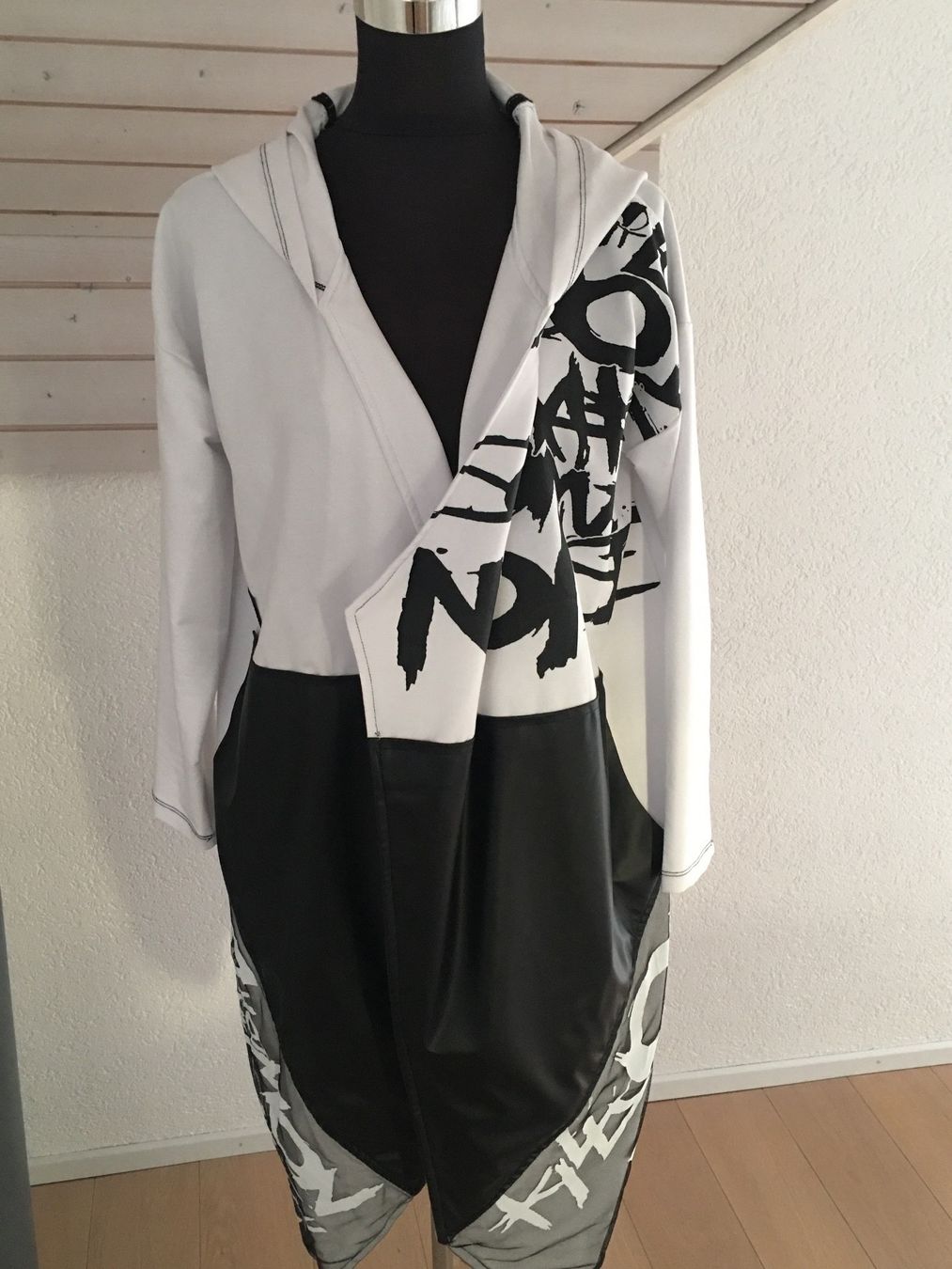 Giacche: Exklusive Jacke / Mantel – Nuovo (secondo la descrizione) da Lenggenwil venduto da Cschmidli