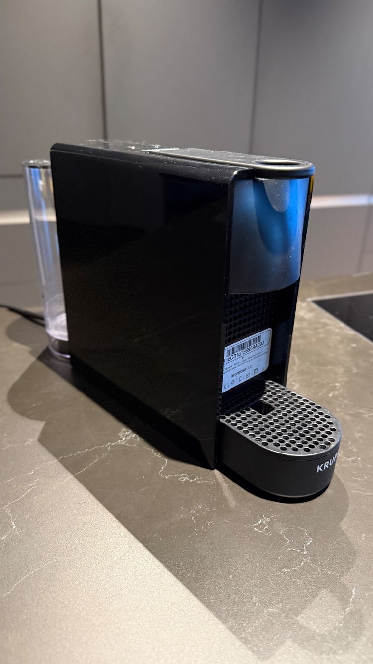 Nespresso Macchine per caffè & Macchine per espresso: Nespresso Kapselmaschine Essenza Mini – Usato da Rebstein venduto da juz_7vw2 3
