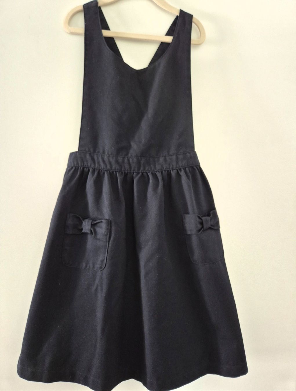 Next Vestiti & Gonne: Dunkelblaues Latzkleid Gr. 134 Next – Usato da Mollis venduto da Kekie