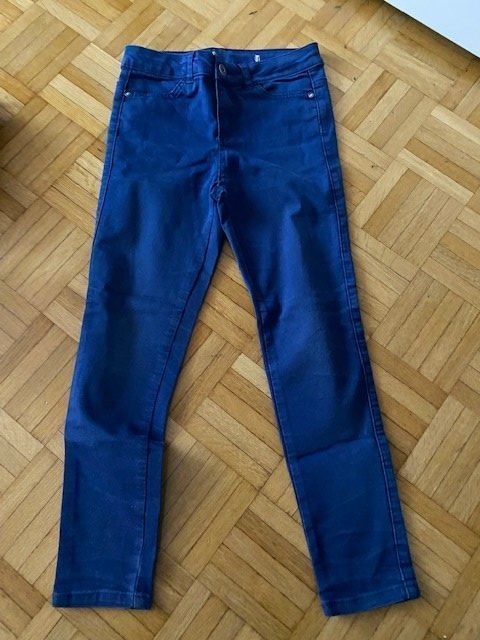 Lotti & Set di vestiti: Kleiderpaket 6-teilig Junge Gr. 116 – Usato da Emmen venduto da Aribini 3