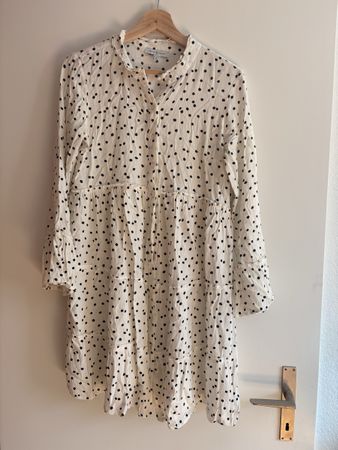 Süßes weißes Stufenkleid mit Punkten – Envie de Fraise
