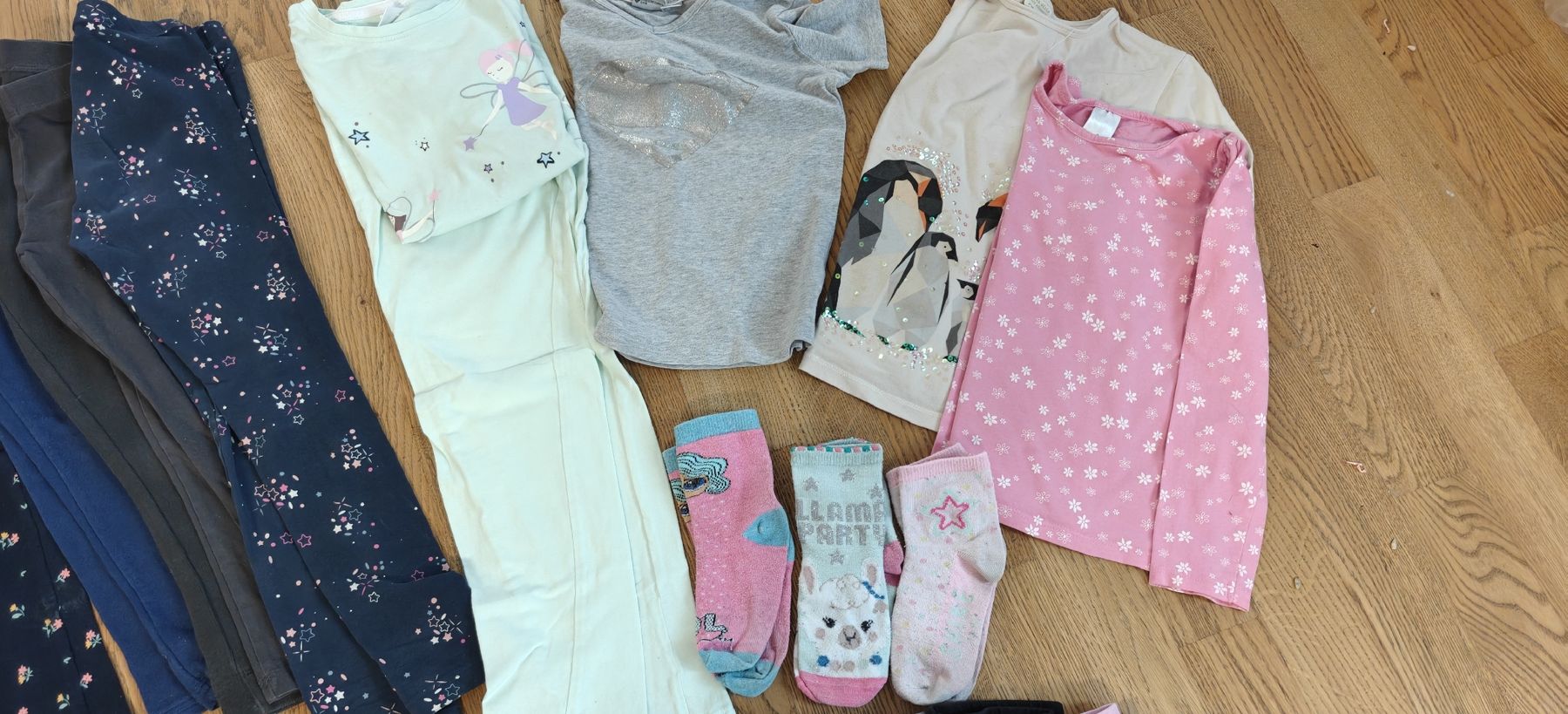 Lotti & Set di vestiti: Mädchen set 122 ca.. 50 Stück  – Usato da Obernau venduto da ChooseWisely 5