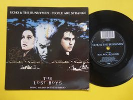 Echo & The Bunnymen – People Are Strange