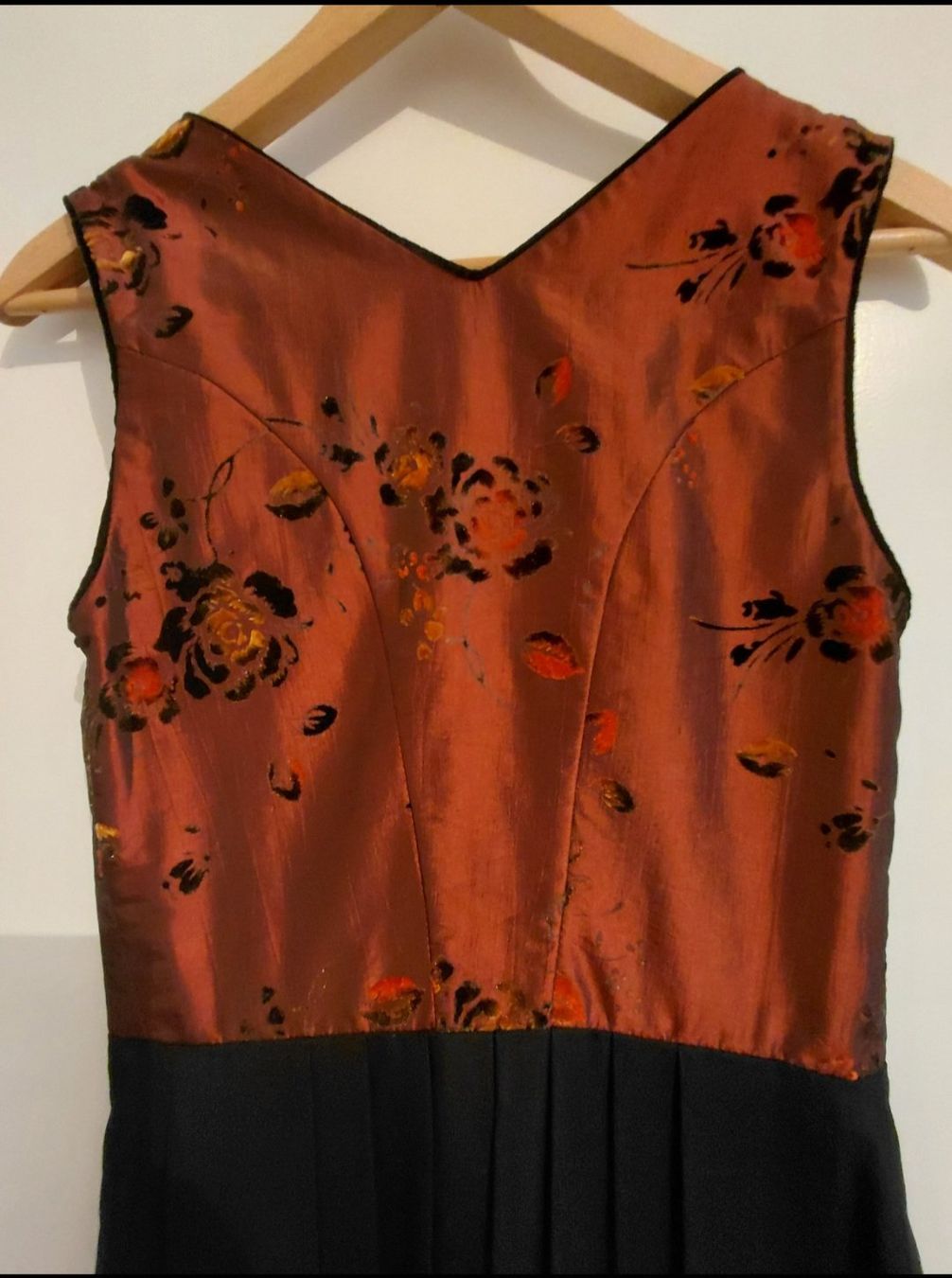 Kleider: Premium Dirndl Trachtkleid mit Satin Bestickerung – Gebraucht aus Horgen von zur_jq85 9