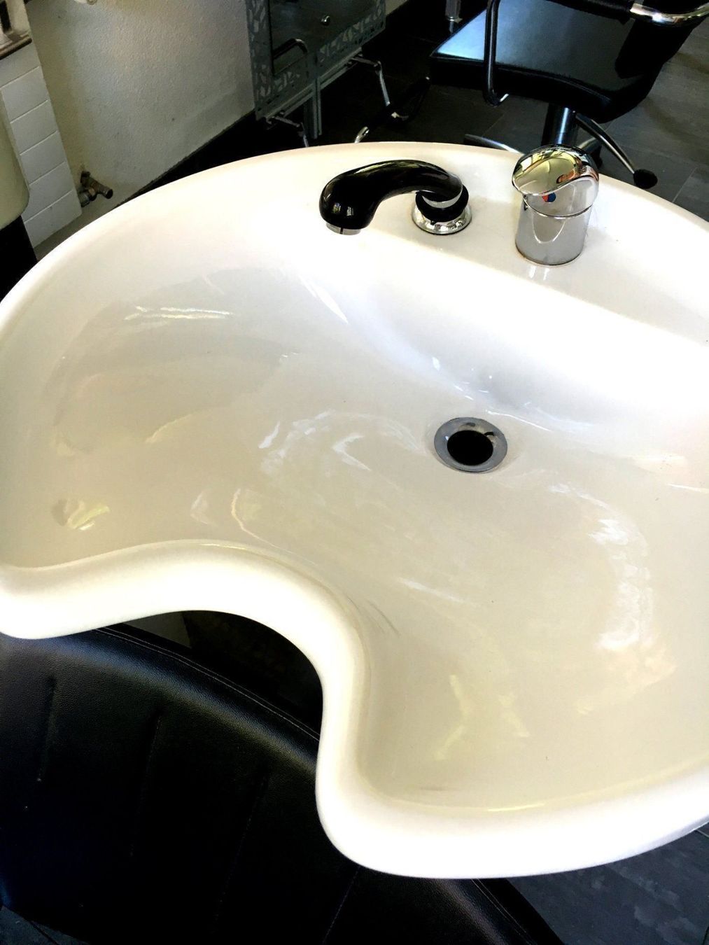 Spiegel: Coiffeur-Salon, 2 Arbeits- 1 Waschplatz – Gebraucht aus Gretzenbach von Wildborneo 4