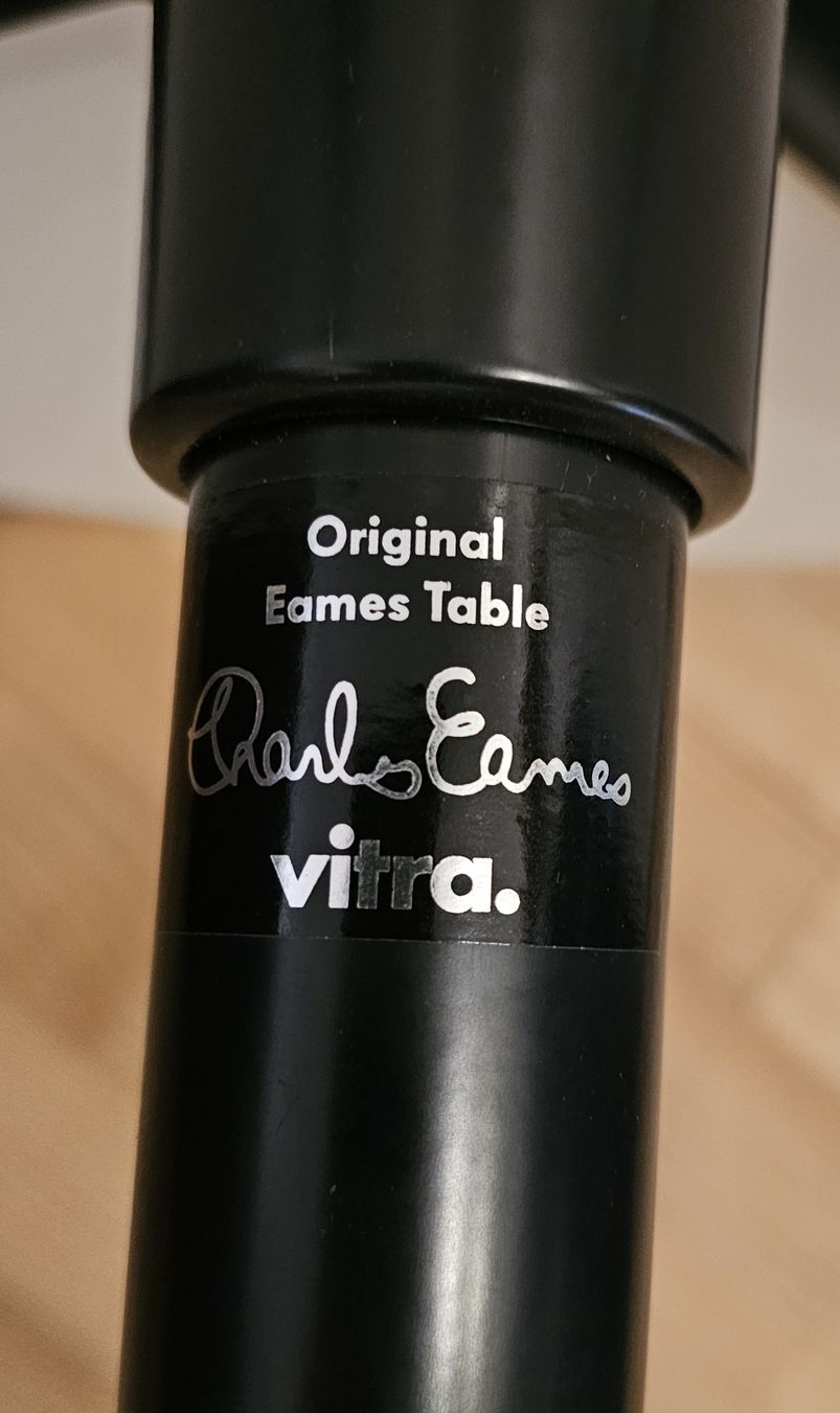 Tavoli: Vitra Eames Tisch rund 80 cm Durchmesser – Usato da Basel venduto da Allerlei-Basel 5