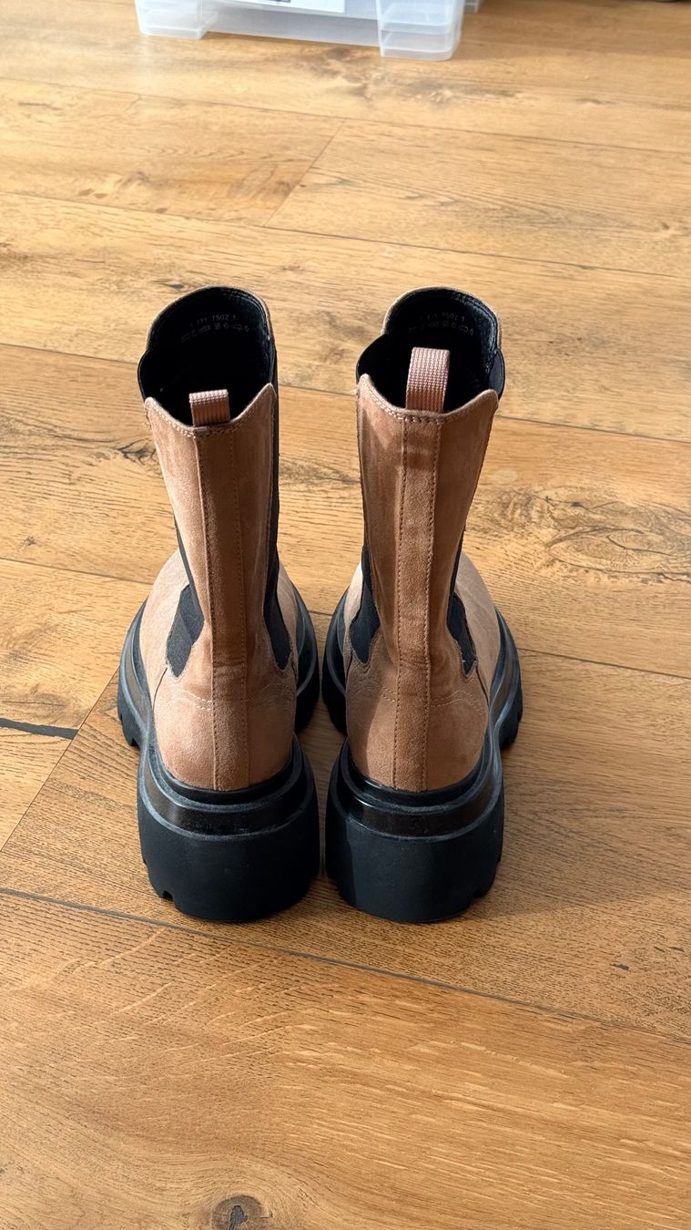 Dosenbach Scarpe da donna: Boots aus dem Dosenbach – Usato da Steffisburg venduto da Ryanayr 1