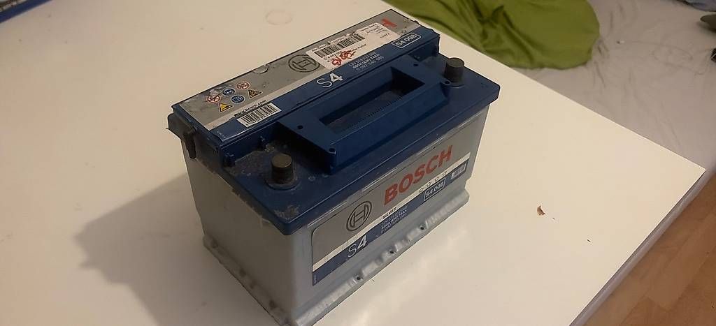 Batterien: Autobatterie Bosch – Defekt aus st.gallen von iphonemadrid