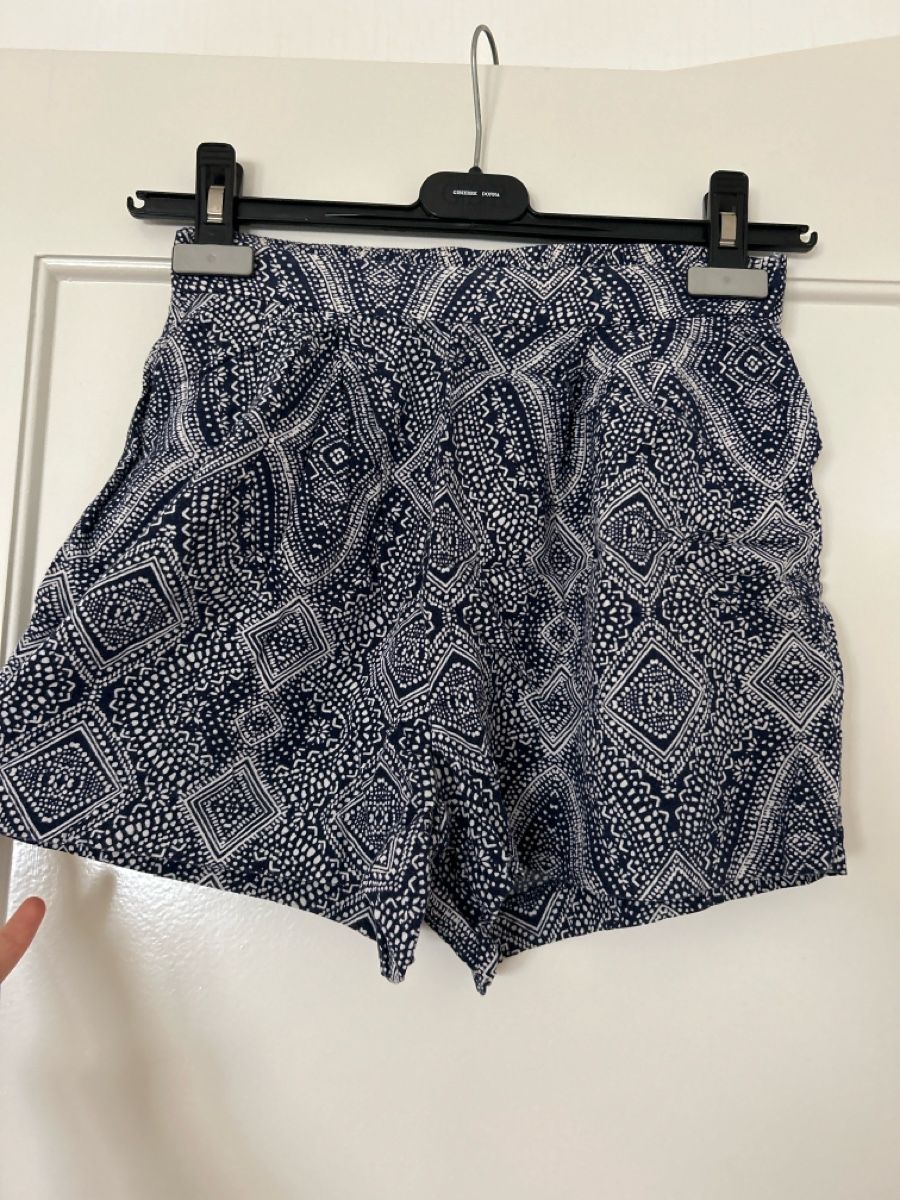H&M Pantalons: Shorts fille - taille 34 - H&M – D'occasion à Savigny par Althea0202