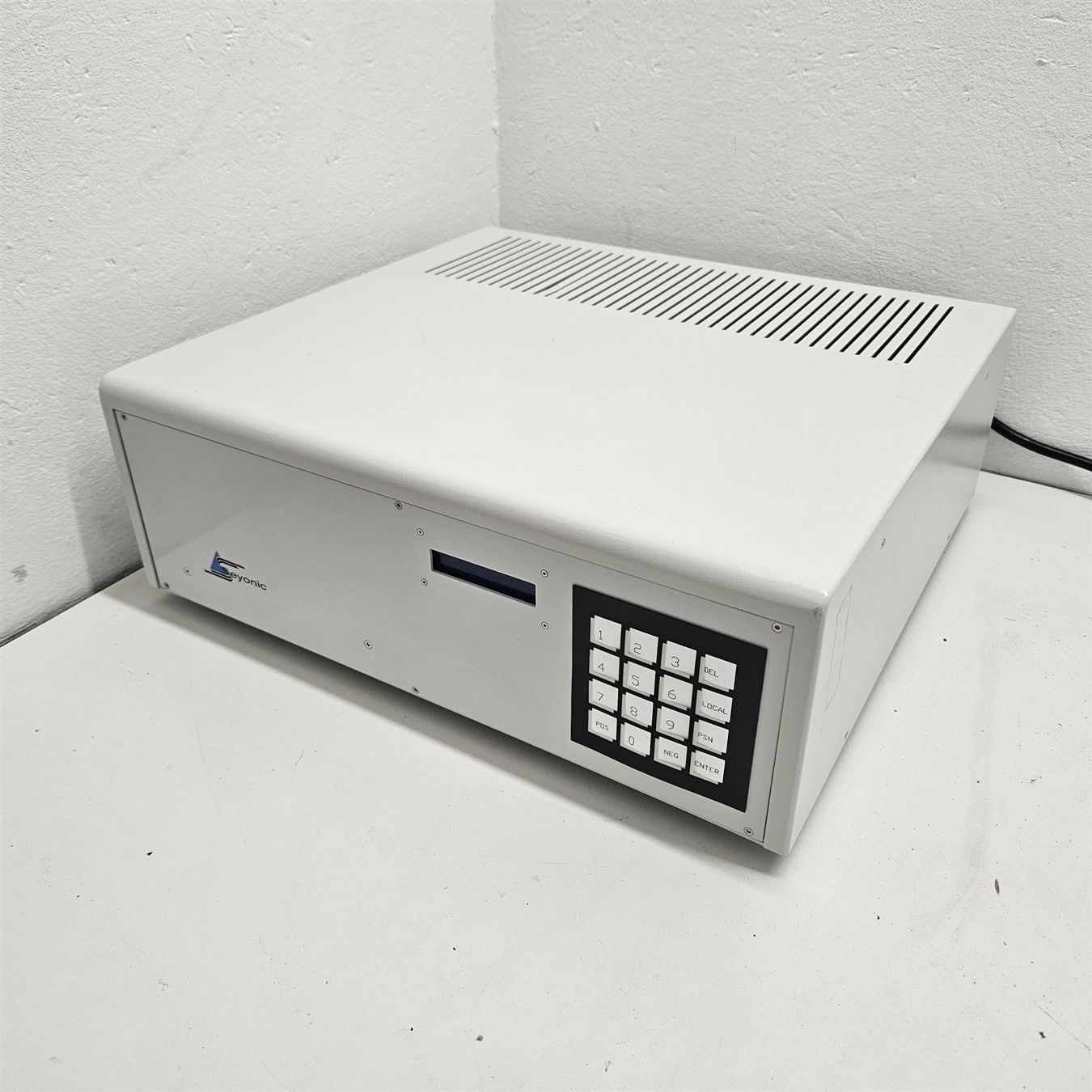 Sistema di controllo: Seyonic Pressure Controller – Usato da Niederdorf venduto da LeptonAG_Labor