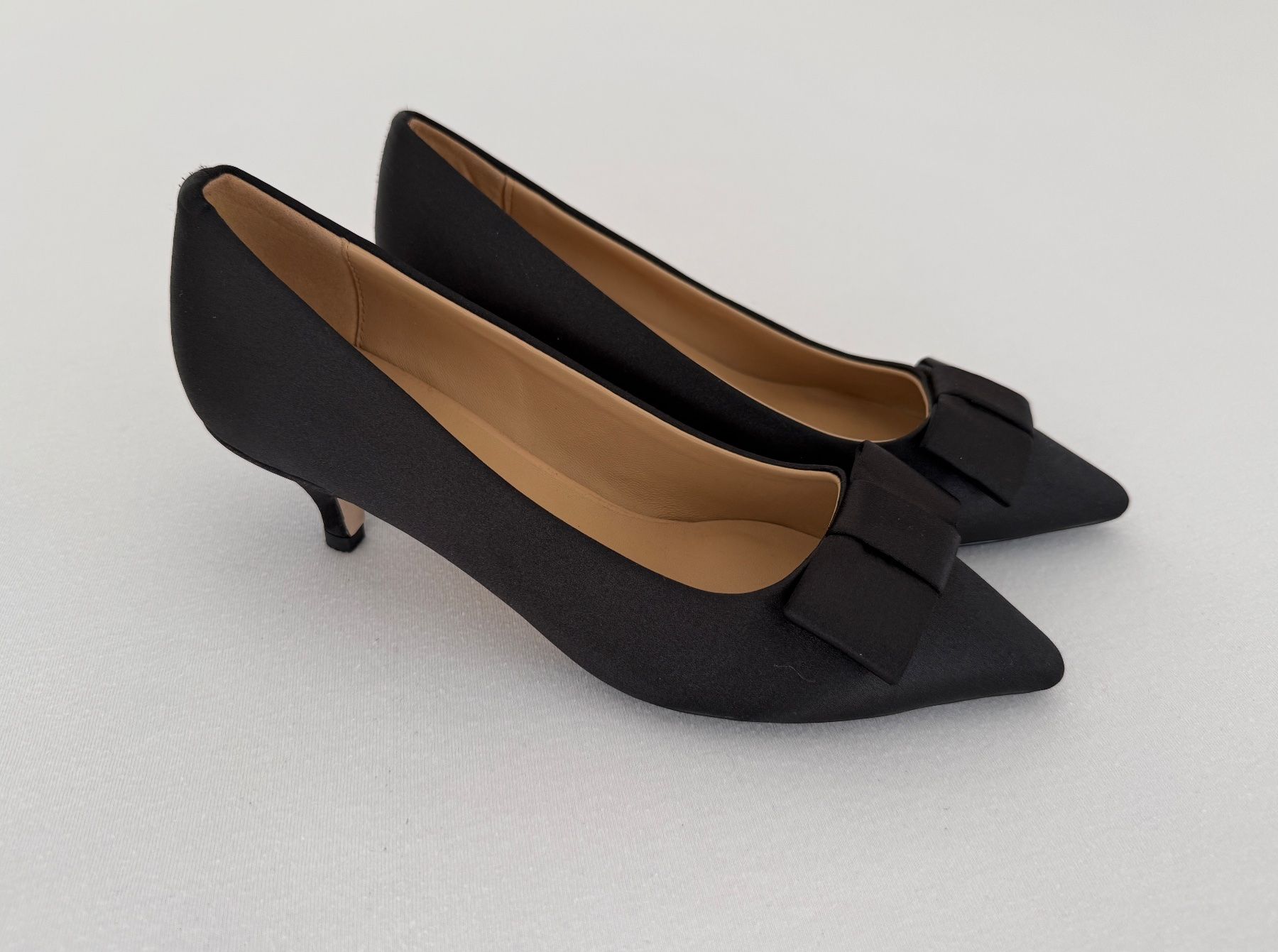 Scarpe da donna: Age of Innocence Satin Schuhe – Nuovo (secondo la descrizione) da Pfäffikon SZ venduto da Redwulf34