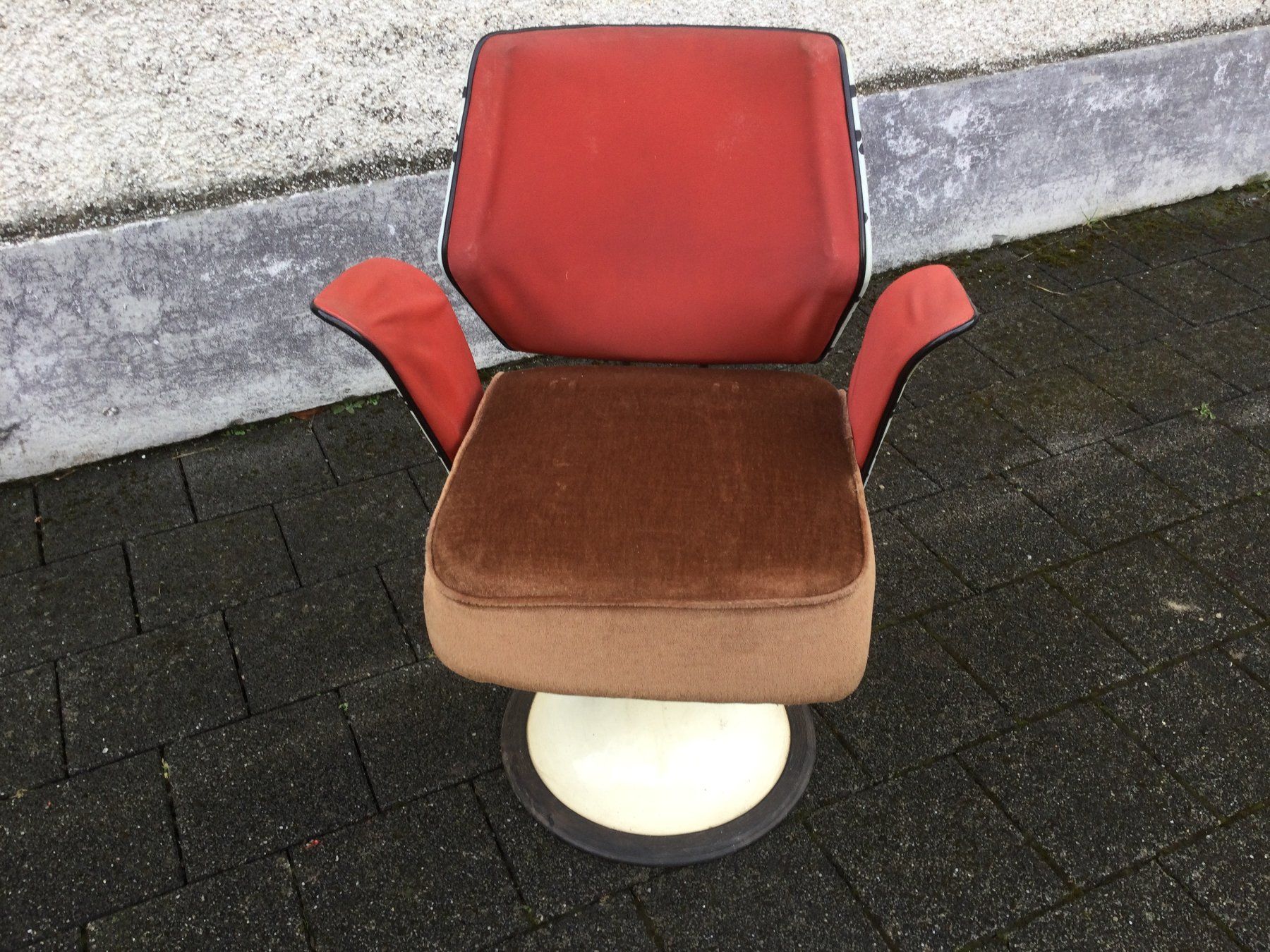 Sedie: Gebrauchter Mid-Century Coiffeur oder Friseurstuhl – Usato da Wangen SZ venduto da kuriosum12 2