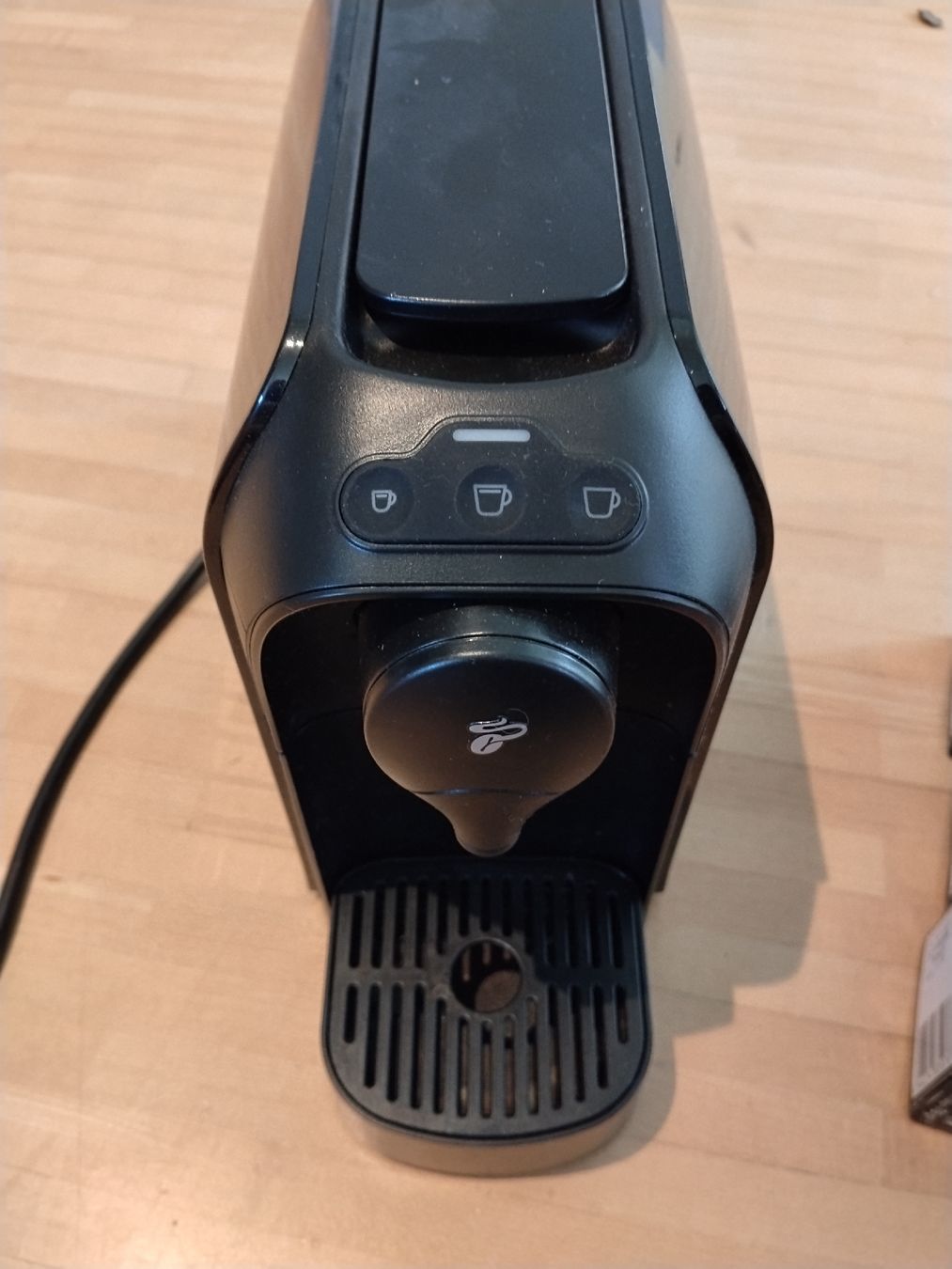 Tchibo Macchine per caffè & Macchine per espresso: Tchibo Cafissimo easy Kapselmaschine Typ 370635  – Usato da Pfungen venduto da JoleJoker