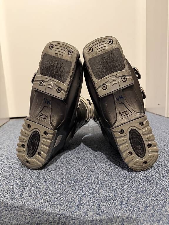 Scarpe da uomo: Skischuhe Gr. 35 / 23.5 – Usato da Niederglatt SG venduto da Pajazzo6 4