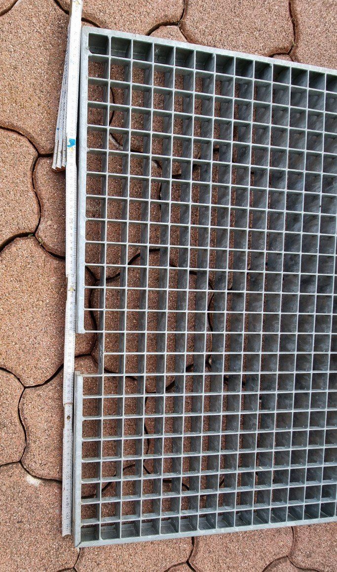Grilles & Grillages: Gitterrost, Metall – D'occasion à Zuzgen par ricard11 2