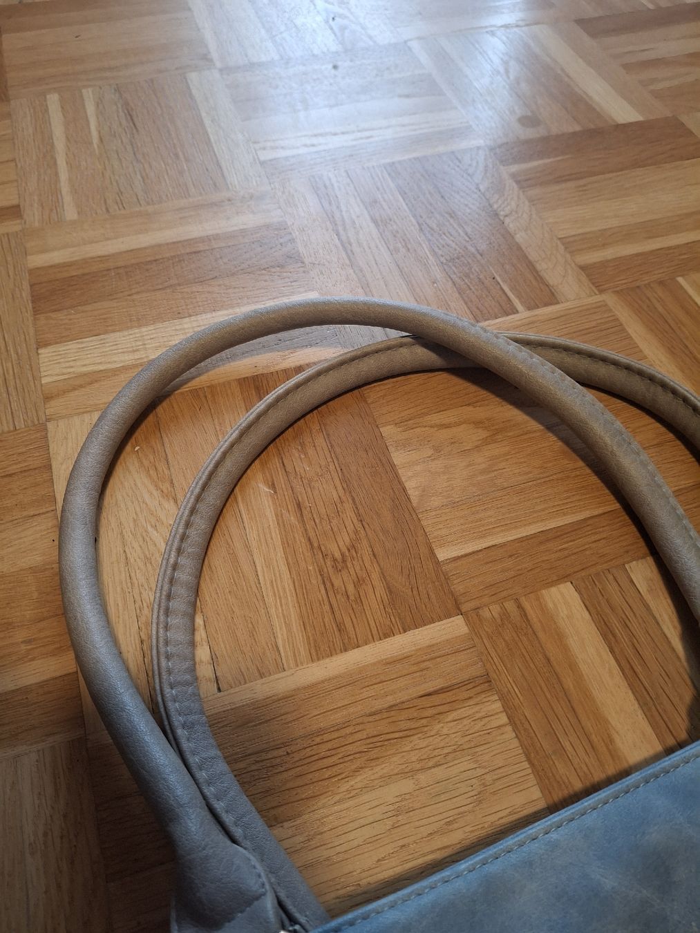 Borse da donna: hellblaue Handtasche mit vielen Fächern. – Usato da Basel venduto da Emanueledd00 4