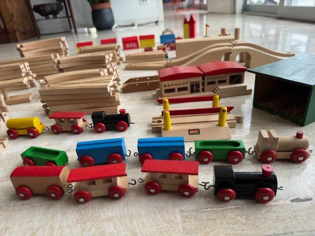 Brio Giocattoli: BRIO PIU DI 100 PEZZI DIVERSI TRENI – Usato da Davesco-Soragno venduto da kappas 5