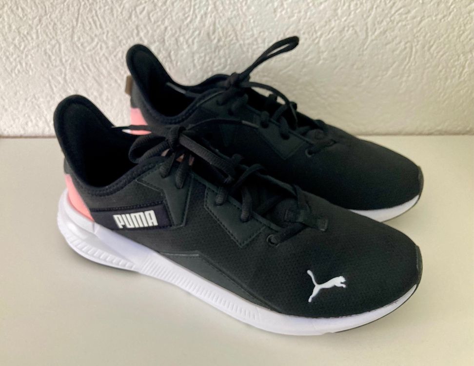 Puma Damenschuhe: Puma Sneakers schwarz - Grösse 40.5 – Gebraucht aus Ettingen von kleeblatt27